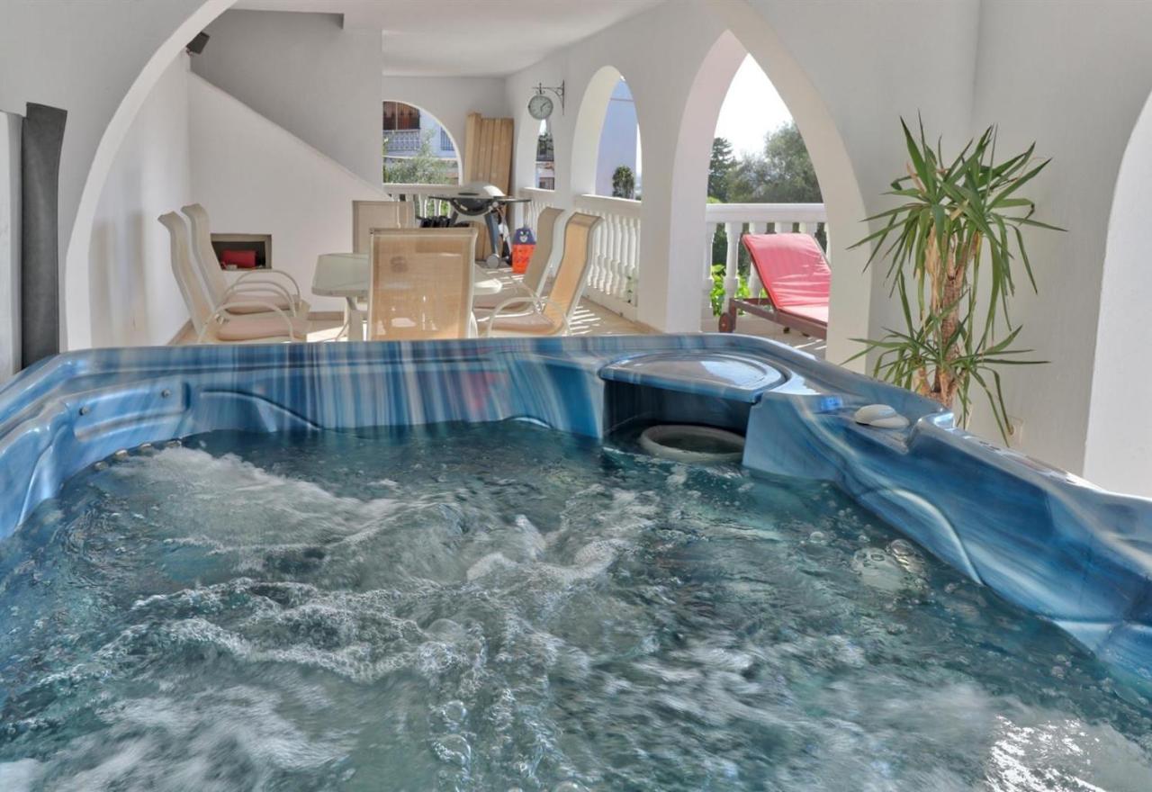Nice and spacius villa near Fuengi — 4-Star Luxury Hotel in Mijas, Spain