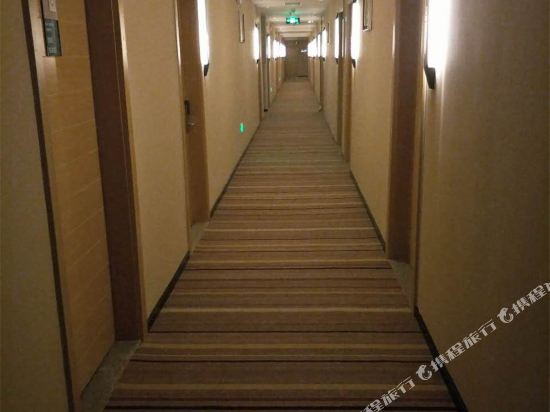 City Hotel — Belgrade — photo 2