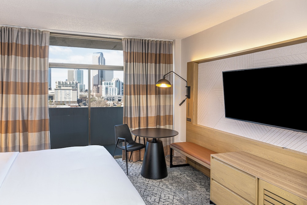 Sheraton Charlotte Hotel - photo 6