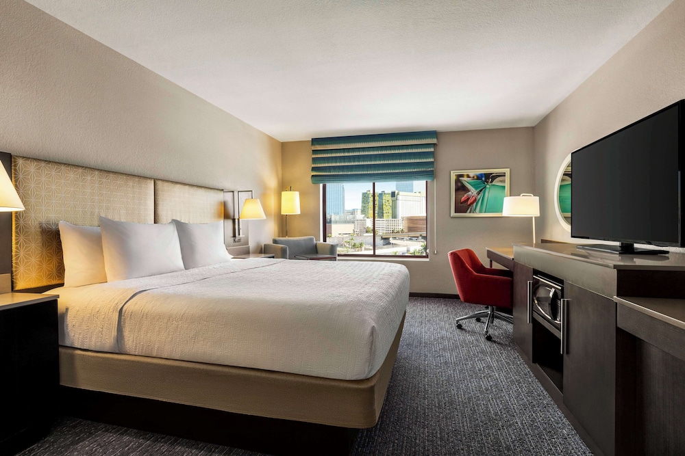 Hampton Inn Tropicana - photo 18