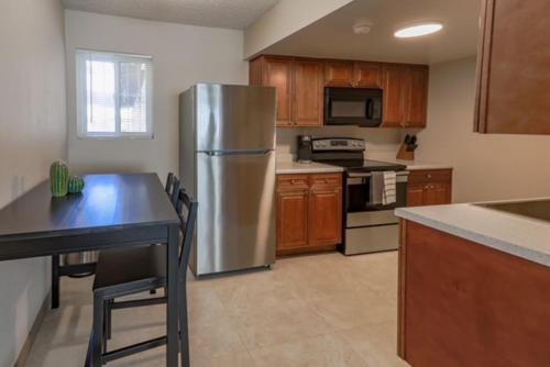 Spacious Condo Close to Sphere