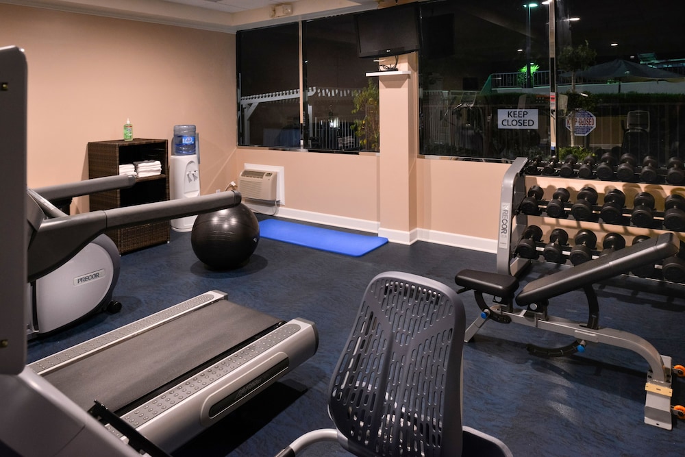 Holiday Inn Express & Suites Pasadena Los Angeles by IHG - photo 43