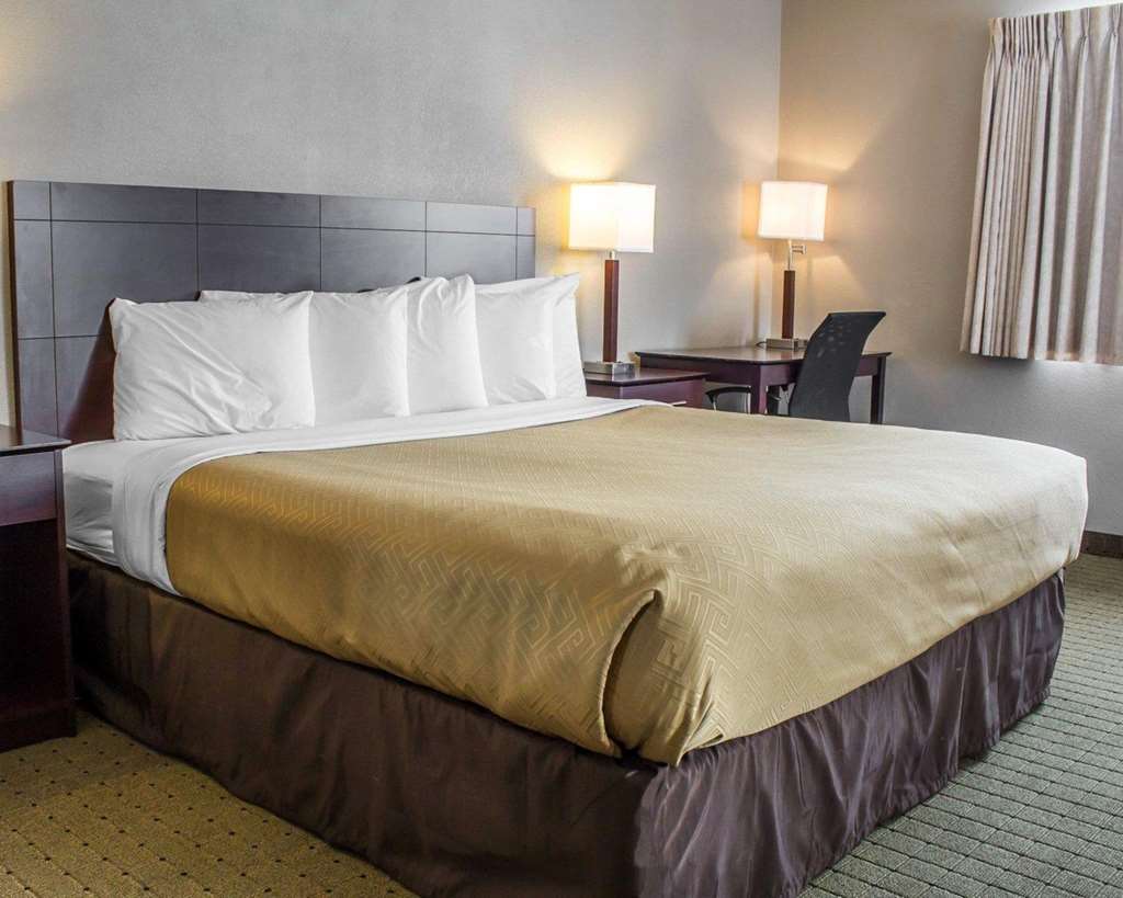 Econo Lodge Ames Area - photo 20