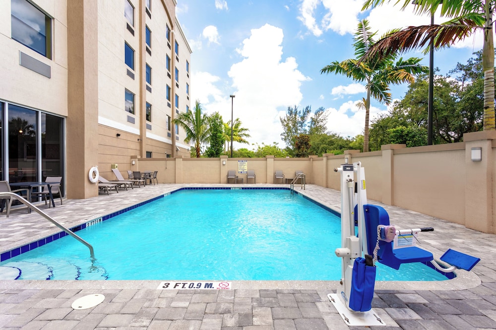 Holiday Inn Express & Suites Miramar - photo 18