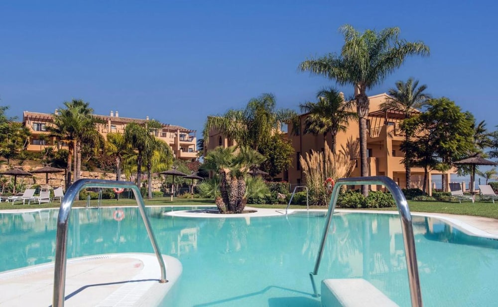 Apartment Sleeps 6 With Private Garden — 4-Star Luxury Hotel in Benahavis, Spain