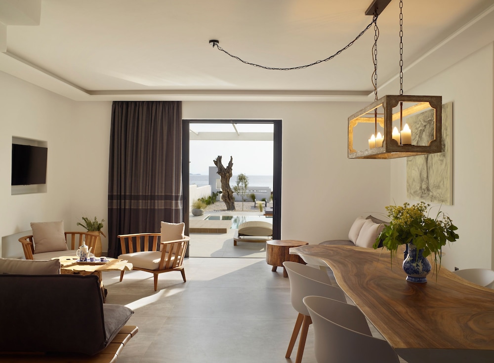 Sereno Natu Villas in Skyros — 4-Star Luxury Hotel in Skyros, Greece