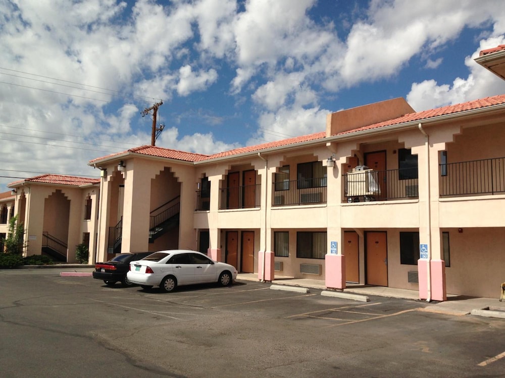 Luxury Inn - carbon neutral hotel in Albuquerque