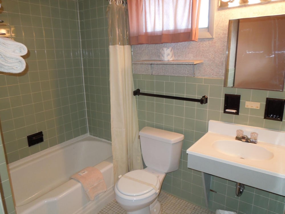 Red Carpet Inn Niagara Falls - photo 35
