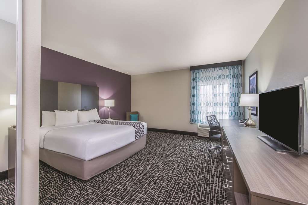 La Quinta Inn & Suites by Wyndham Enid - photo 16