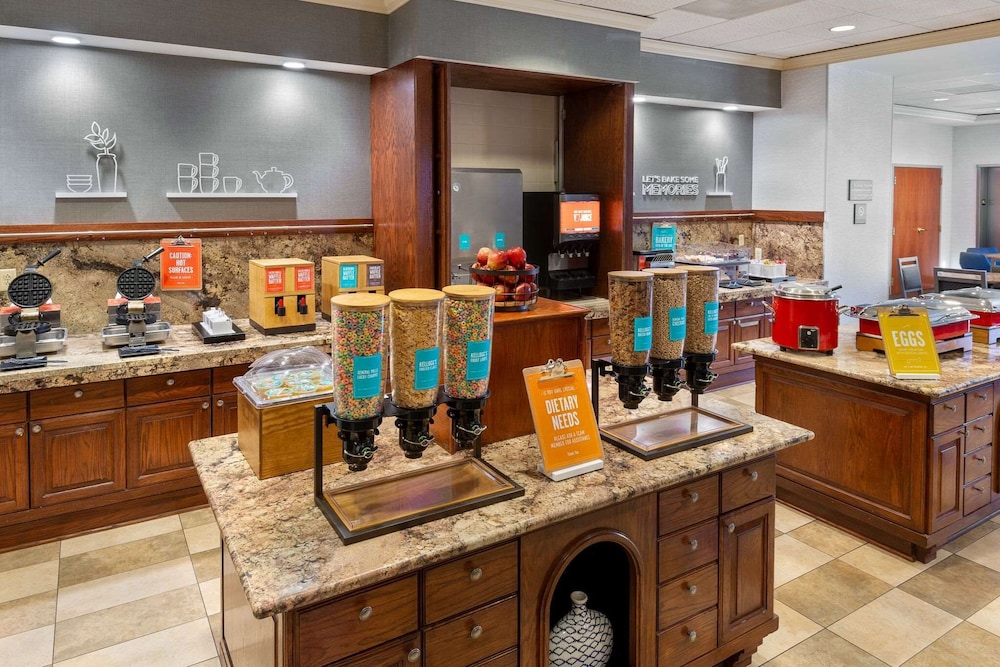 Hampton Inn & Suites Kansas City Country Club Plaza - photo 38