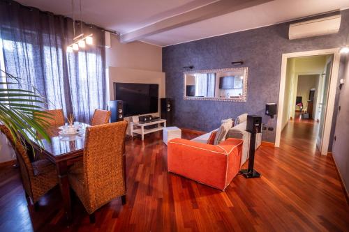 Cinematic Modern Flat 100 mt da Ospedale — 4-Star Luxury Hotel in Ravenna, Italy