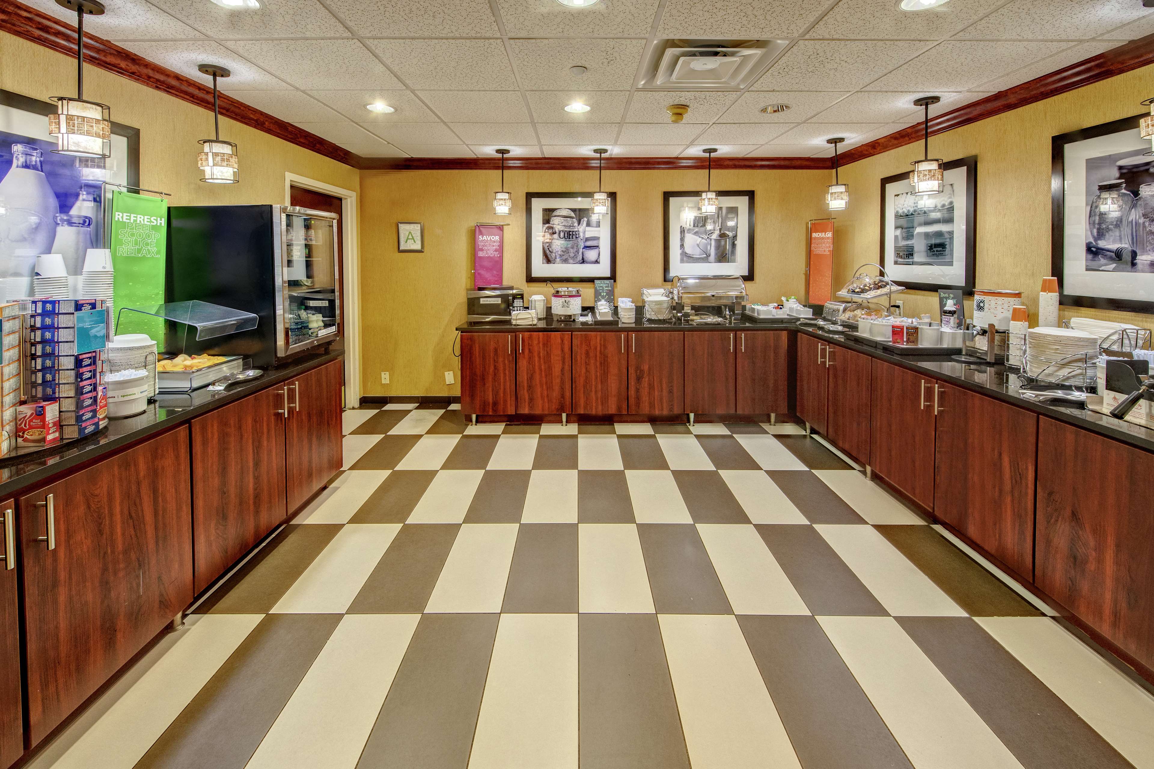 Hampton Inn Corinth - photo 7
