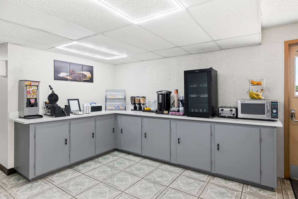 Econo Lodge Emporia - photo 29