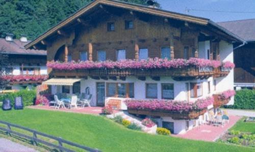 Apart Sollbacherhof — 4-Star Luxury Hotel in Fuegen, Austria