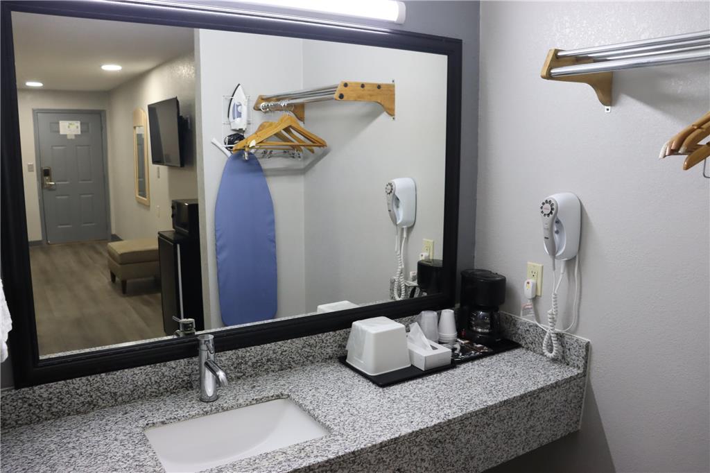 Americas Best Value Inn Cabot - photo 13