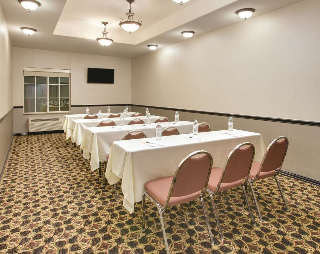 La Quinta Inn & Suites by Wyndham Corsicana - photo 18