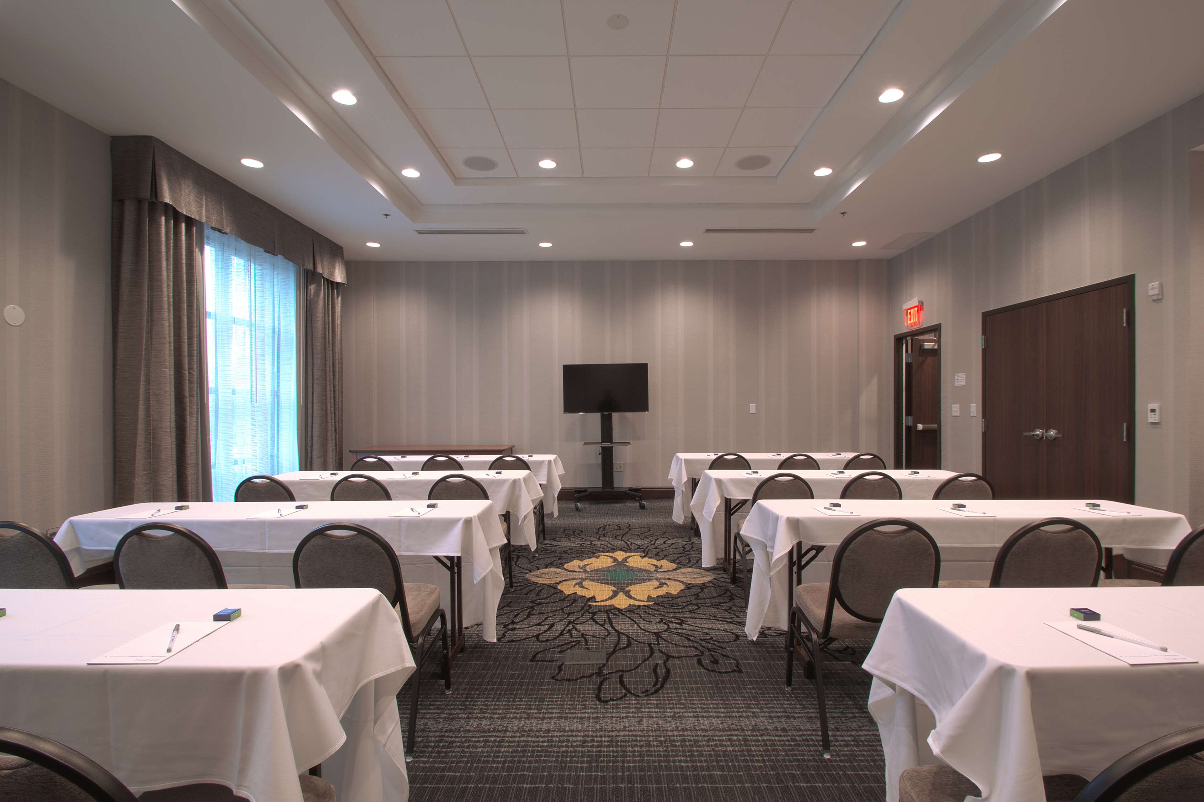 Hampton Inn & Suites Columbus University Area - photo 35