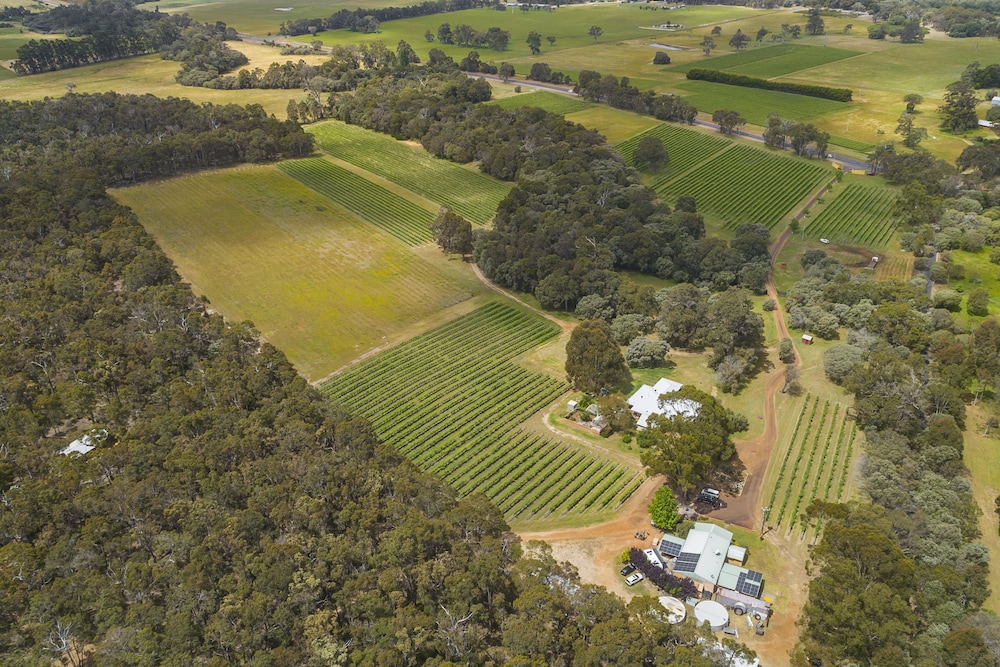 Island Brook Estate Vineyard and Chalets — 4-Star Luxury Hotel in Margaret River, Australia