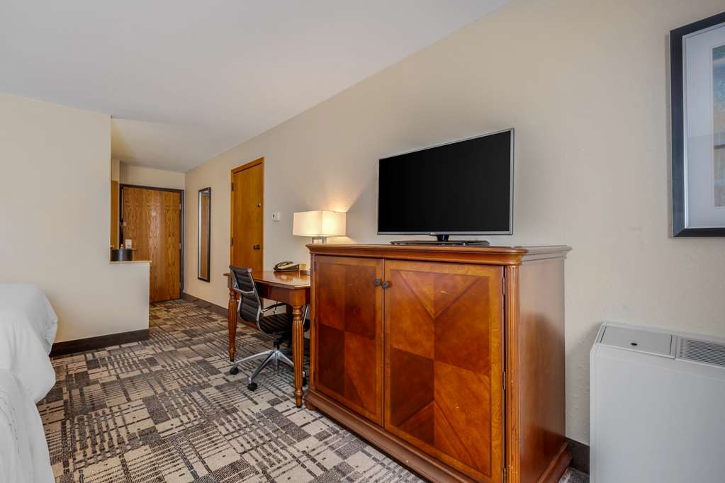 Best Western Plus Dubuque Hotel & Conference Center - photo 30