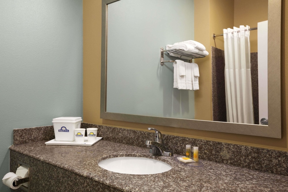 Days Inn & Suites by Wyndham Gonzales TX - photo 23