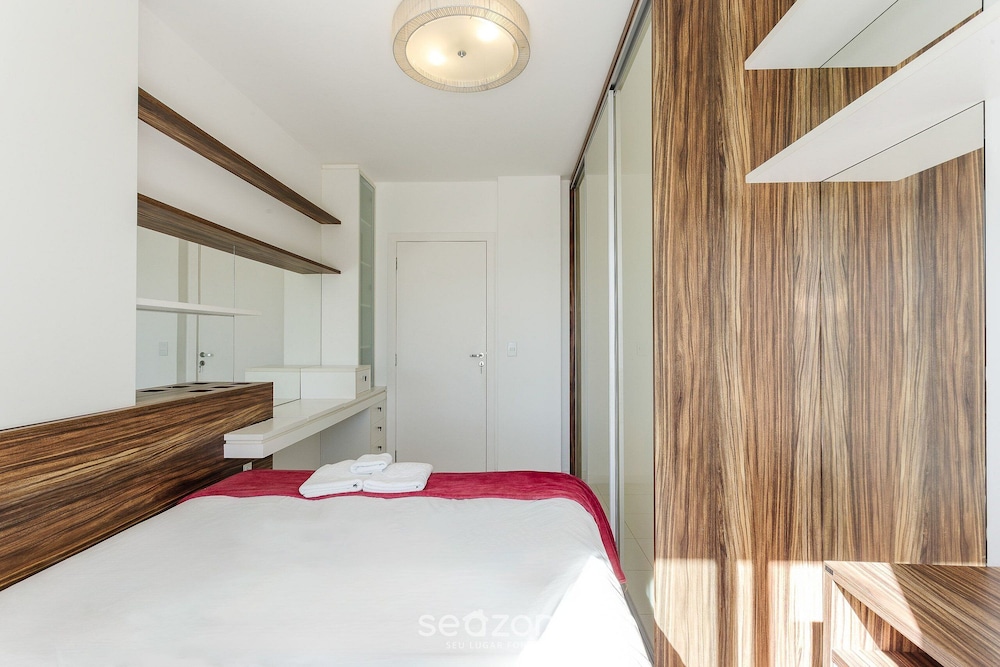 Apto c Vista Mar Encantadora no Itacorubi CMR204 — 4-Star Luxury Hotel in Florianopolis, Brasil