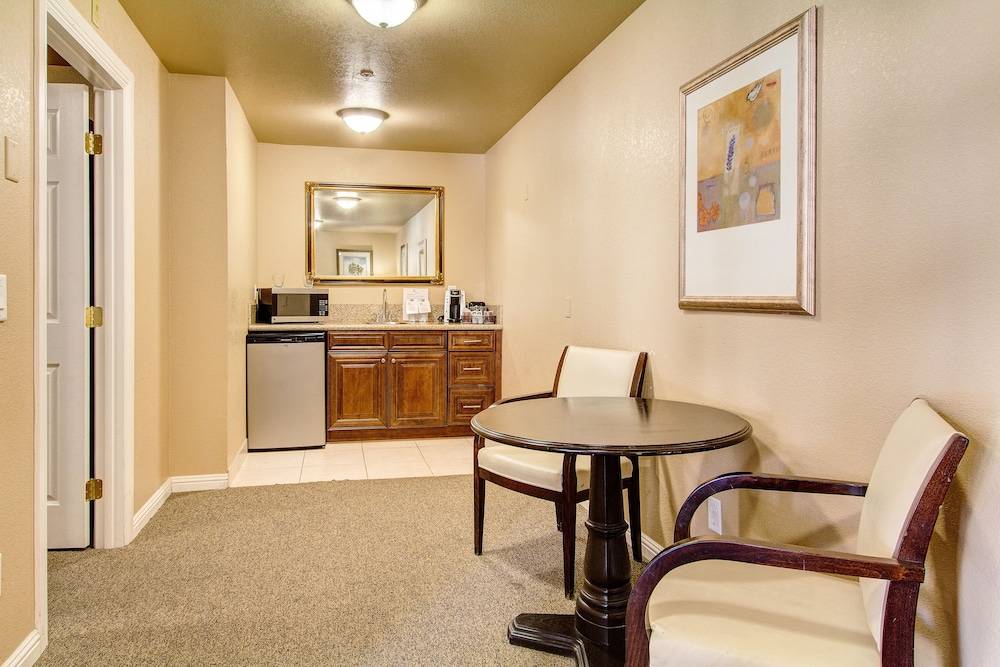 The Rita Suites - photo 18
