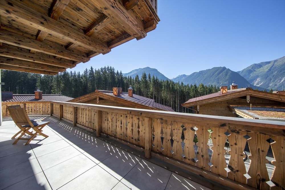 Nationalpark Chalet Stein am Ferner — 4-Star Luxury Hotel in Neukirchen Am Grossvenediger, Austria