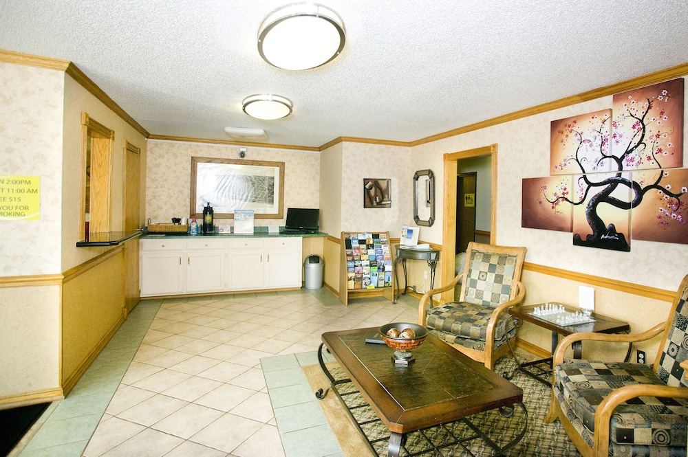 Super 8 by Wyndham Van Buren Ft. Smith Area - photo 4