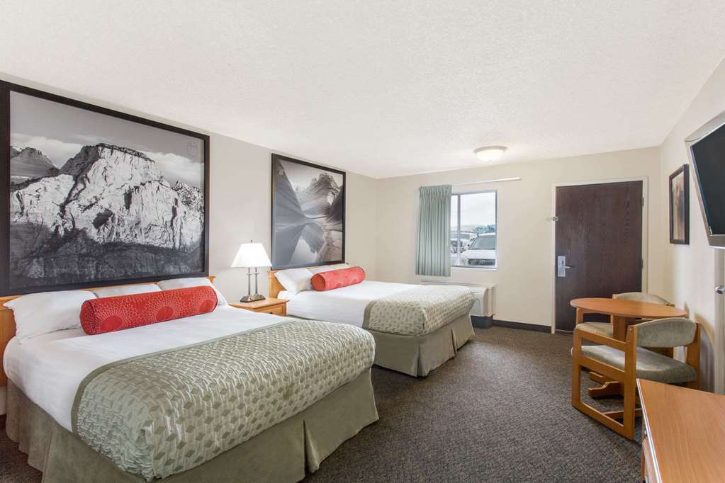 Super 8 by Wyndham Salina Scenic Hills Area - photo 9