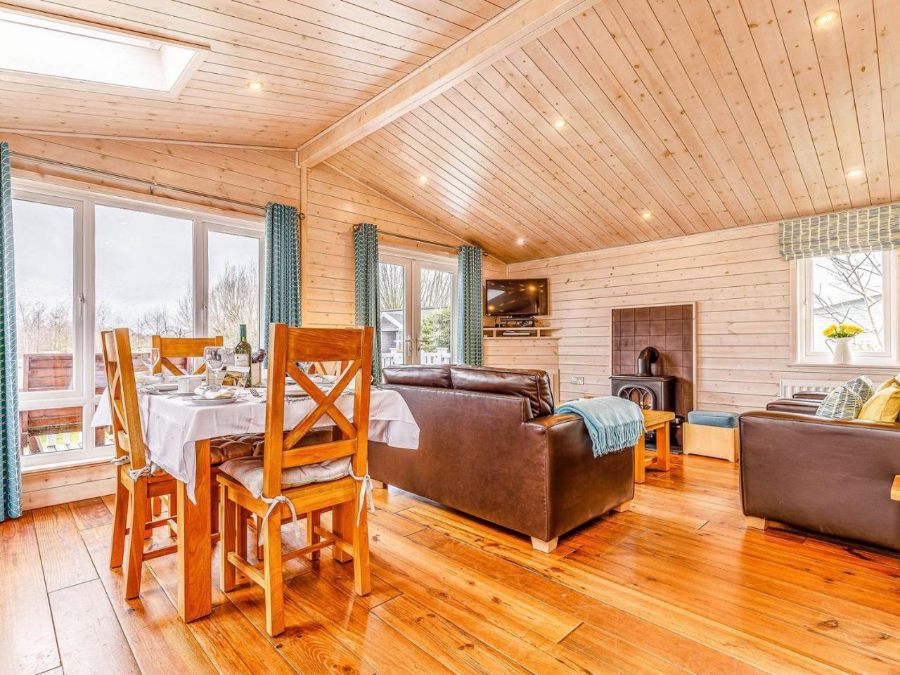 Walnut Lodge — 4-Star Luxury Hotel in Findern, United Kingdom