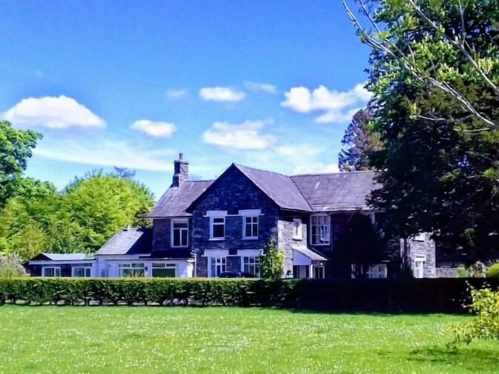 Bluebird Lodge — 4-Star Luxury Hotel in Sudbury, United Kingdom