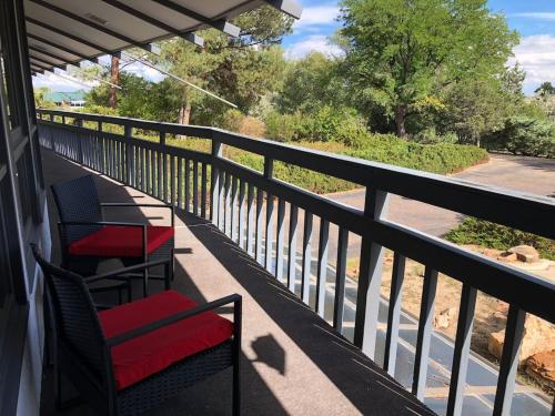 Unique Home 40 acres Peaceful Near Boulder 2 Dogs OK — 4-Star Luxury Hotel in Longmont, United States