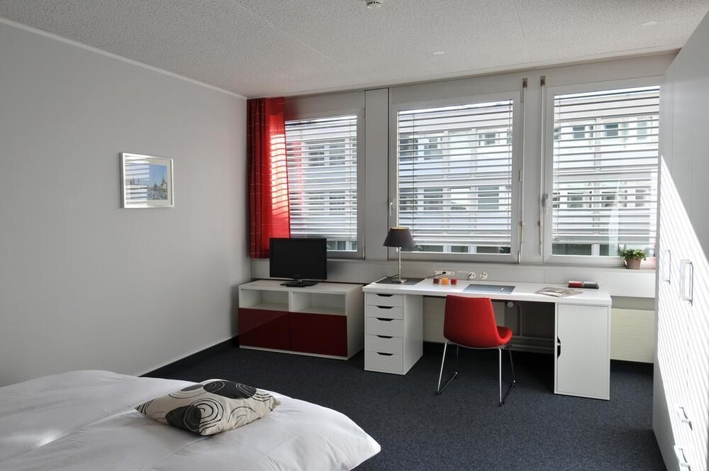 Primestay Self Check In Hotel Seebach — Zurich