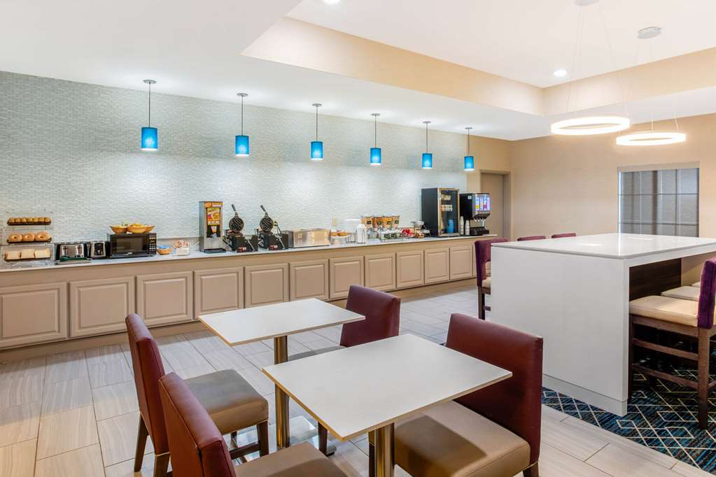 La Quinta Inn & Suites by Wyndham Hillsboro - photo 27