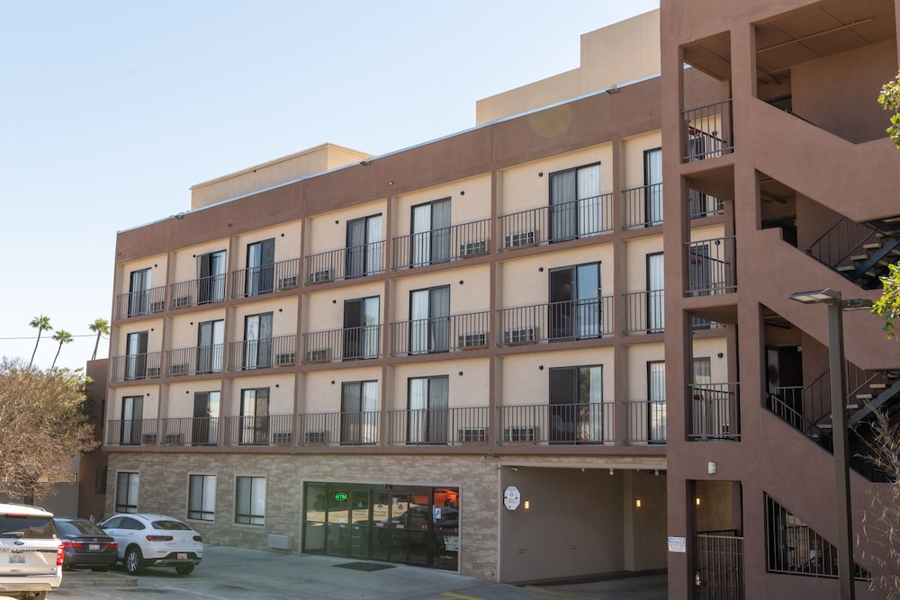 GreenTree Inn & Suites Alhambra - photo 64