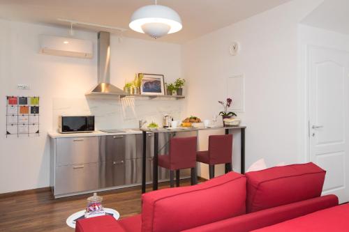 Piccola Red Studio 50m from the beach