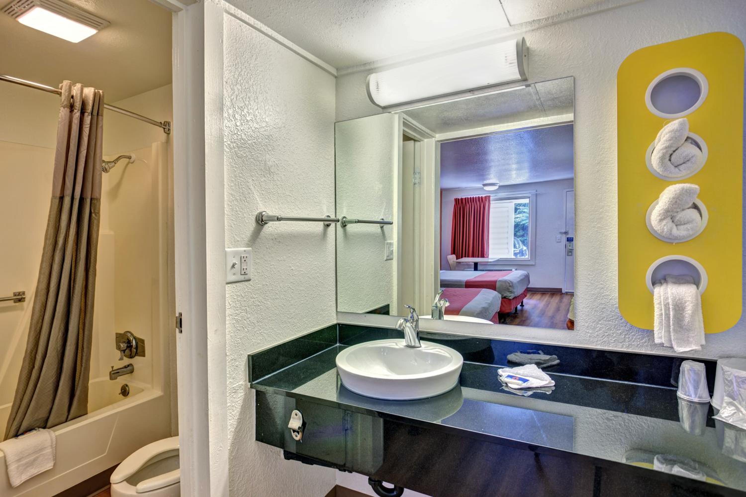 Travelodge by Wyndham Fayetteville - photo 24