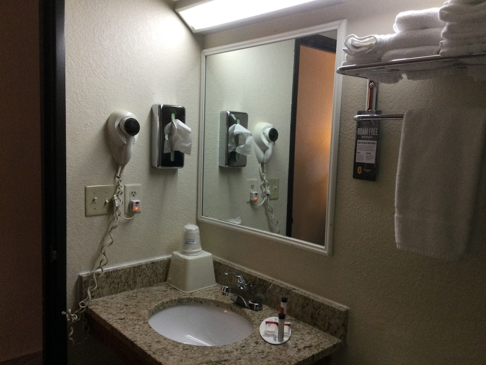 Super 8 by Wyndham Canton Livonia Area - photo 20