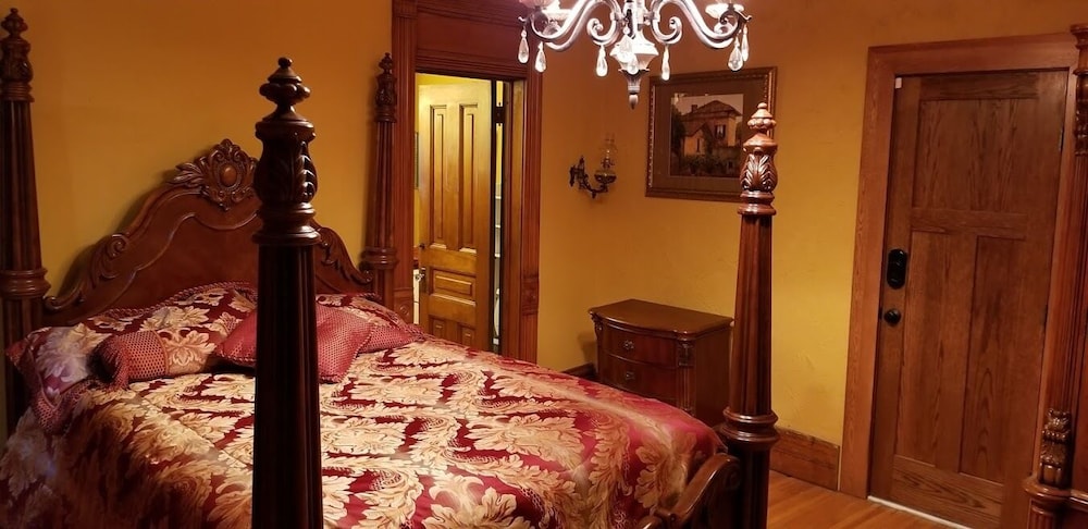 Historic Victorian Inn - photo 42