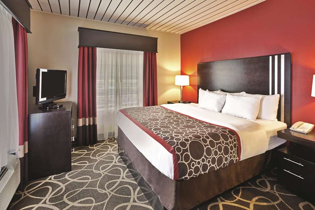 La Quinta Inn & Suites by Wyndham Elkview Charleston NE - photo 29