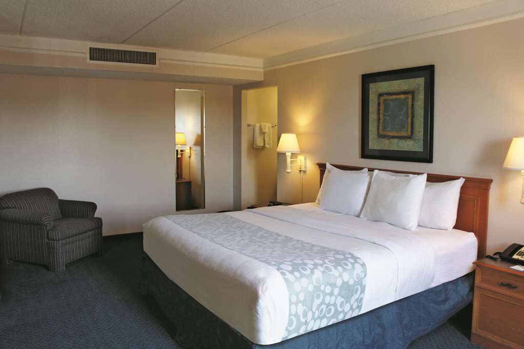 La Quinta Inn by Wyndham Clute Lake Jackson - photo 12