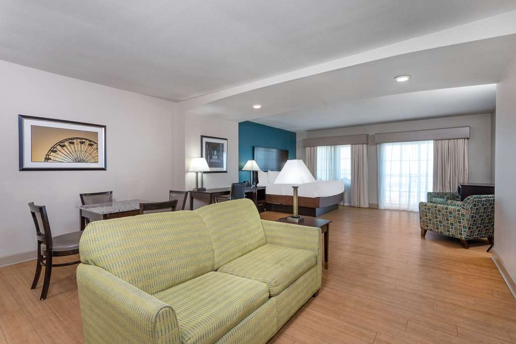 La Quinta Inn & Suites by Wyndham Ocean City - photo 17