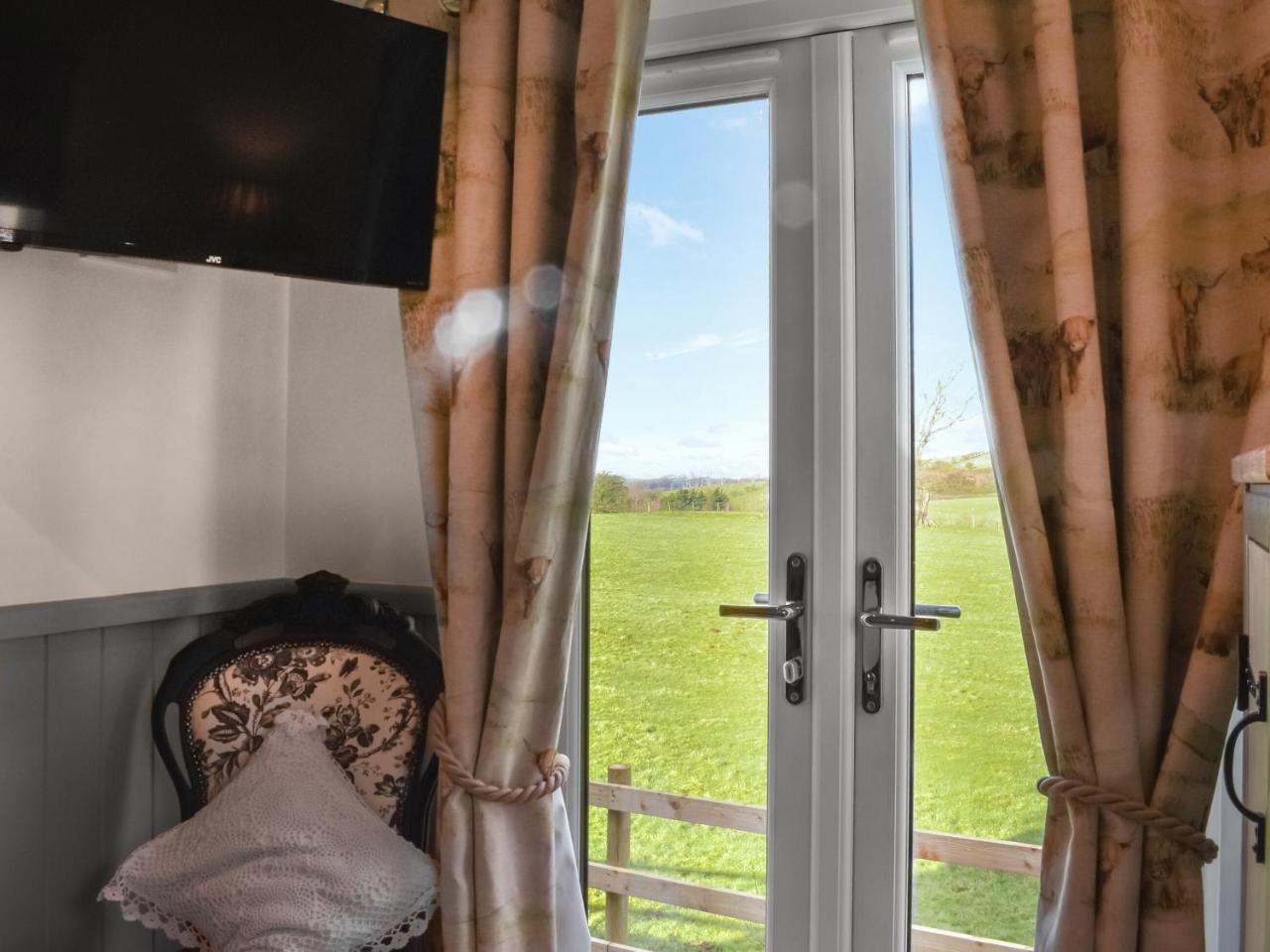 Meadows View Shepherd’s Hut — Cockermouth — photo 4