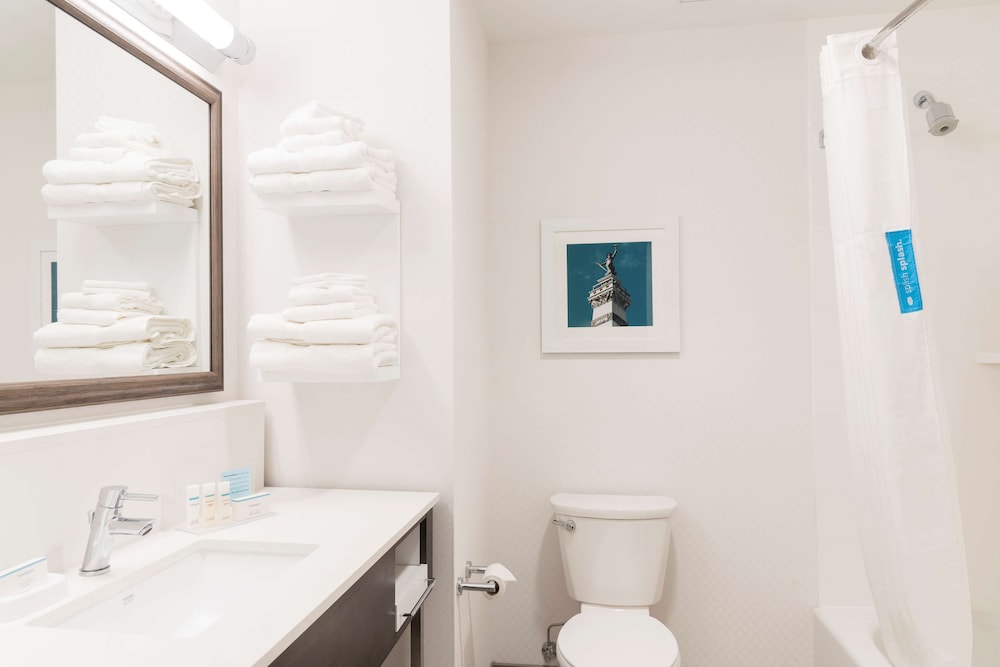 Hampton Inn & Suites Indianapolis Keystone - photo 22