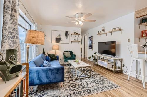 1 000 Dollars For Each Month Stayed When Moving to Colorado — hotel in Arvada