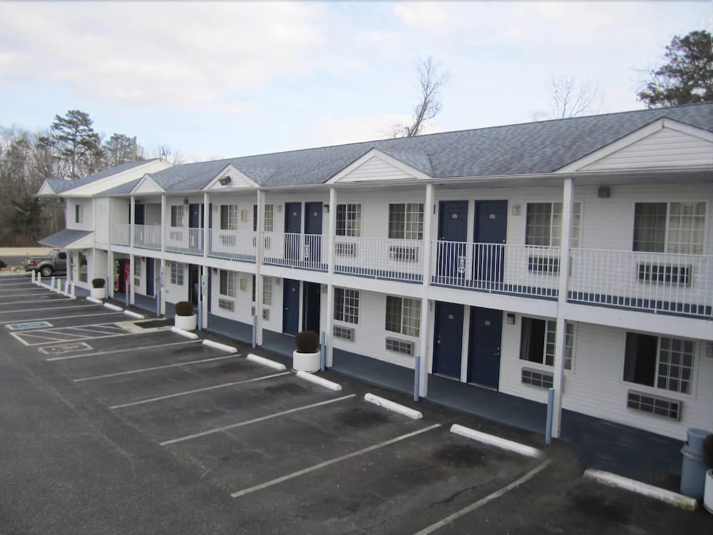 Passport Inn & Suites - photo 26