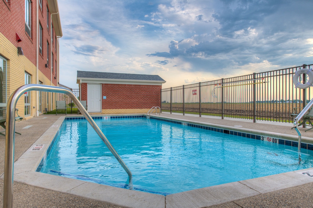 Holiday Inn Express & Suites Remington by IHG - photo 8