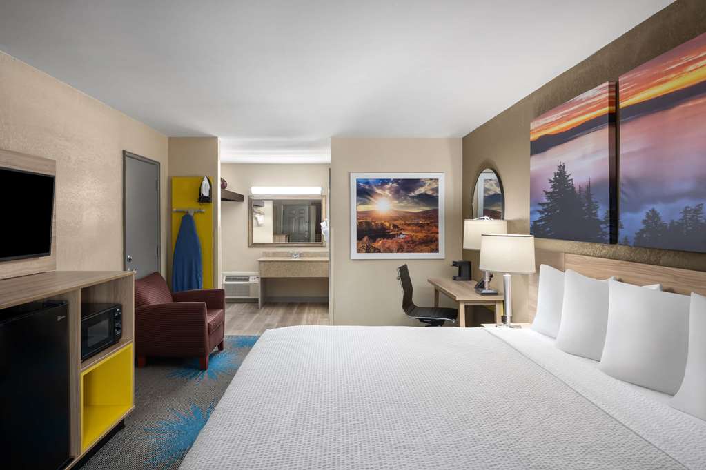 Days Inn by Wyndham Klamath Falls - photo 20