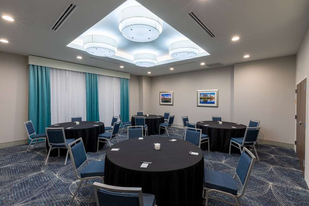 La Quinta Inn & Suites by Wyndham Round Rock near Kalahari - photo 34