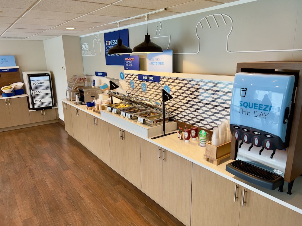 Holiday Inn Express Hotel & Suites Tampa Northwest Oldsmar by IHG - photo 41